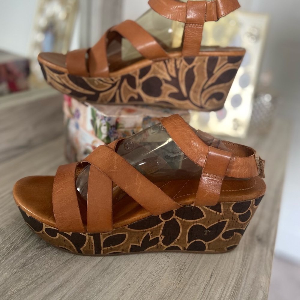 Naya Leather Tan Strappy Women's Sandals